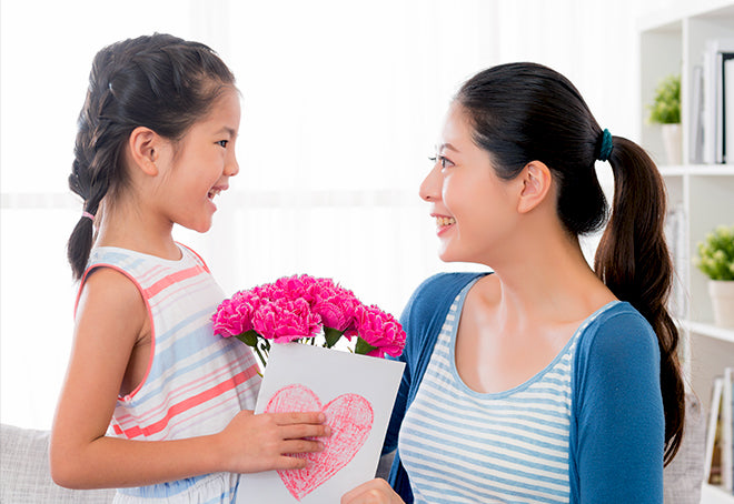 Cómo Consentir a Tu Mamá Sin Salir de Casa